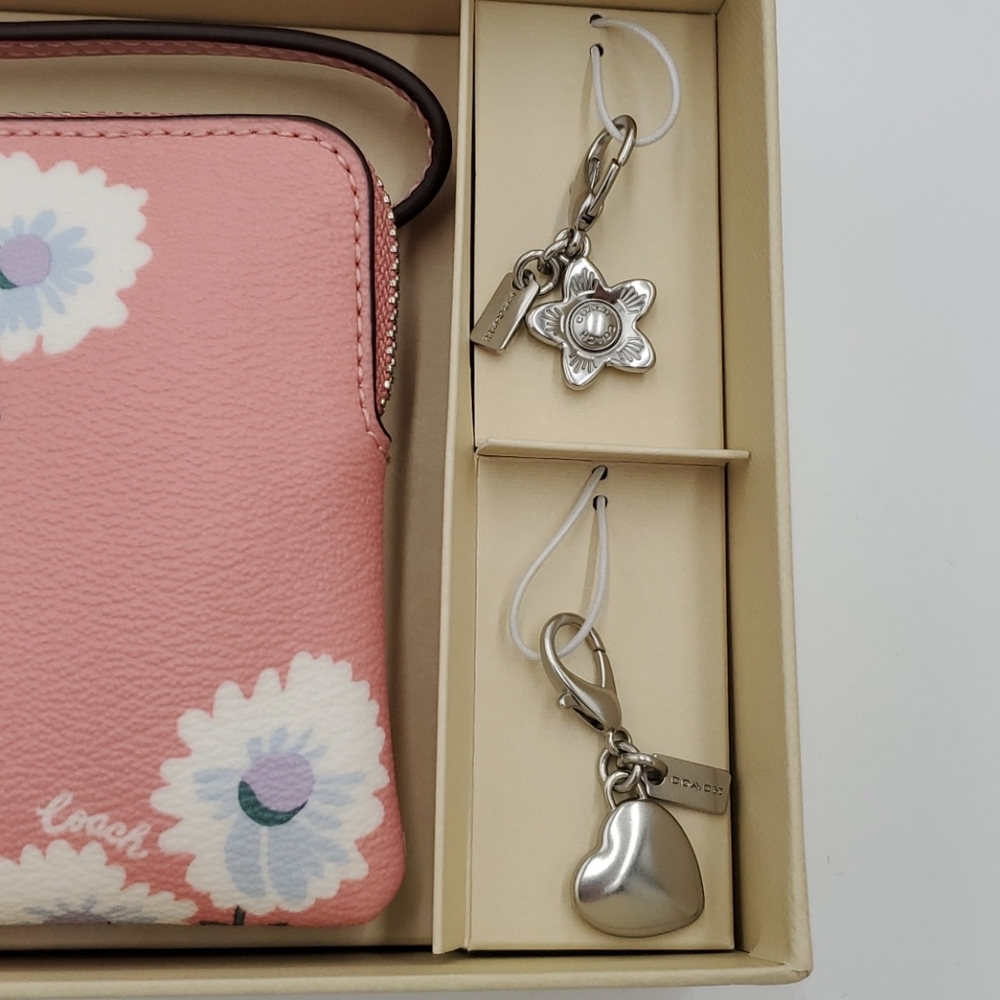 Coach Box Daisy Corner Zip w/ Charms - Picture 5 of 7